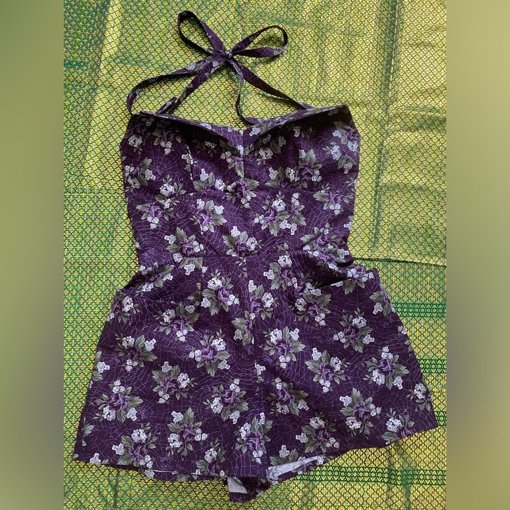 Spiderweb and rose playsuit romper 🕸️🥀 XL